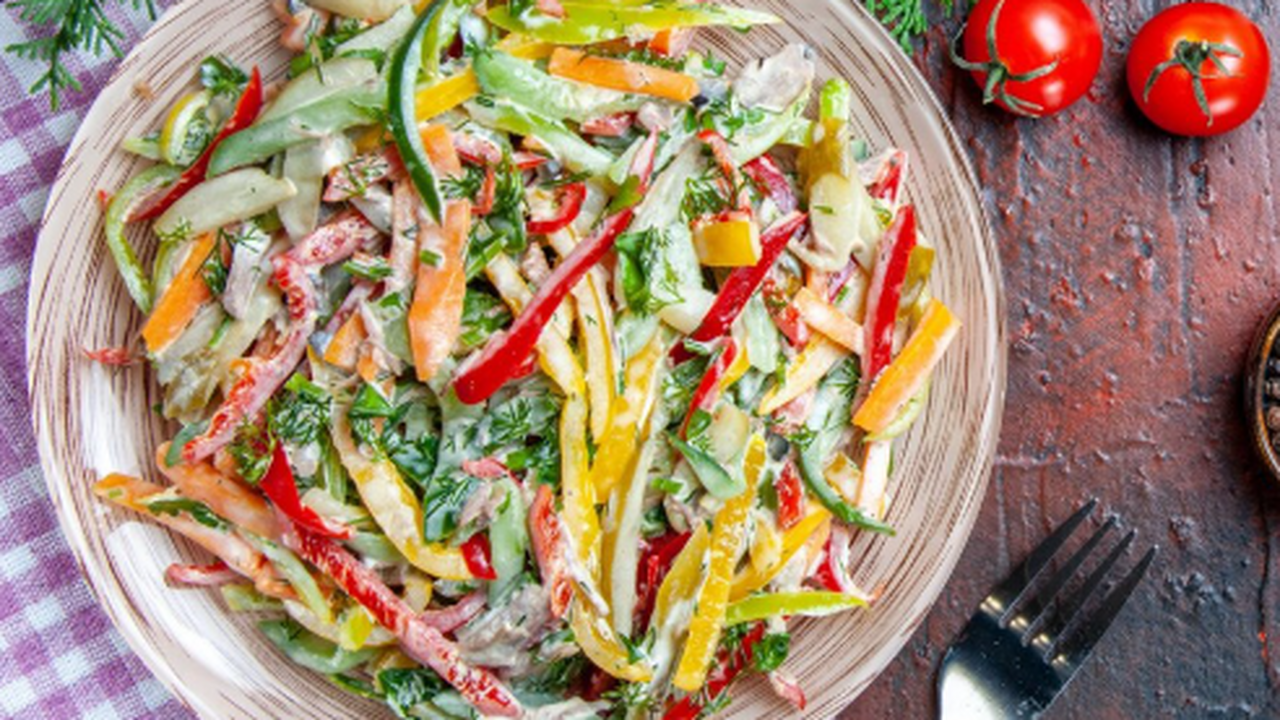  Рецепт салата «Без мяса и колбасы»: вкусное и ...