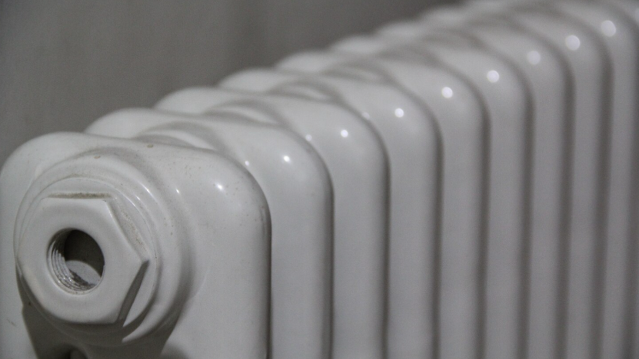 Штрафы за срыв отопительного сезона: кто и скол...