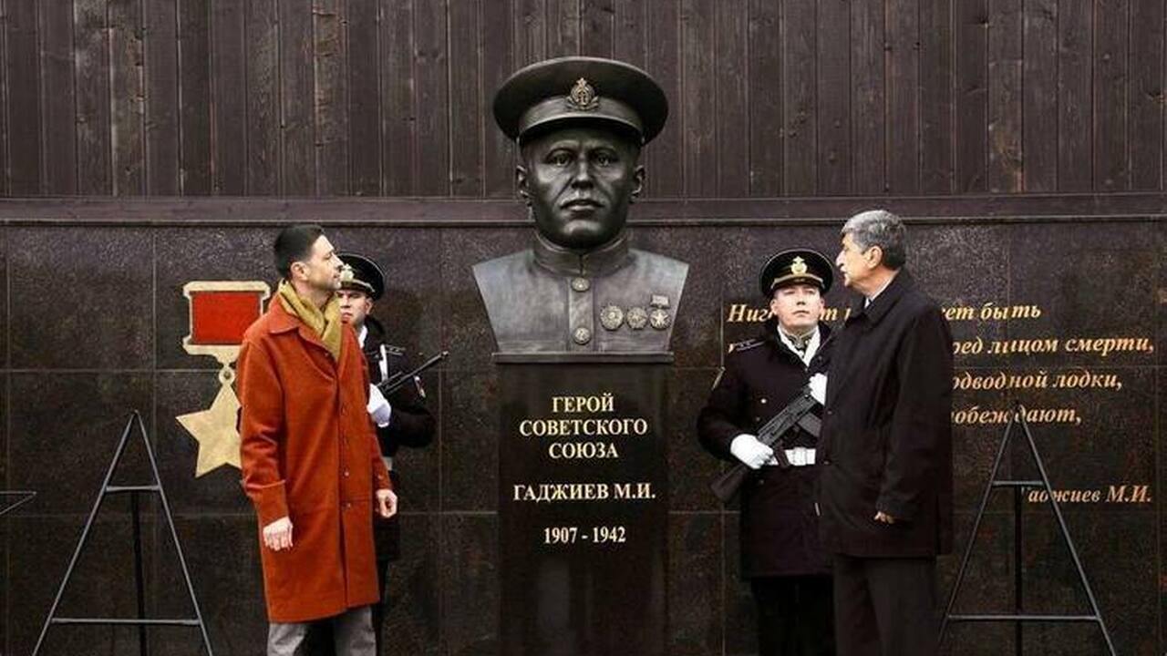 В городе морской доблести Гаджиево в Мурманской...