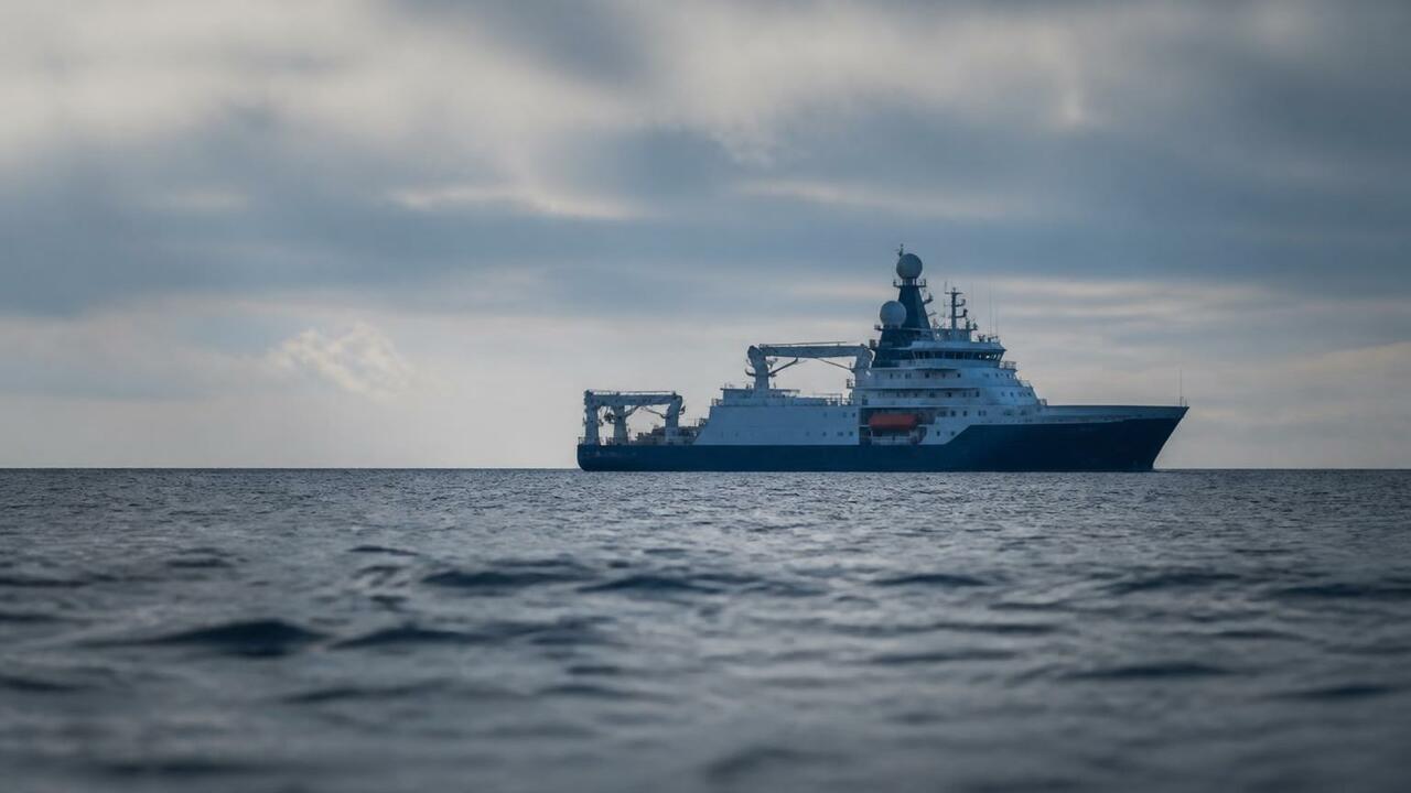 Арктический плавучий университет вернулся из эк...