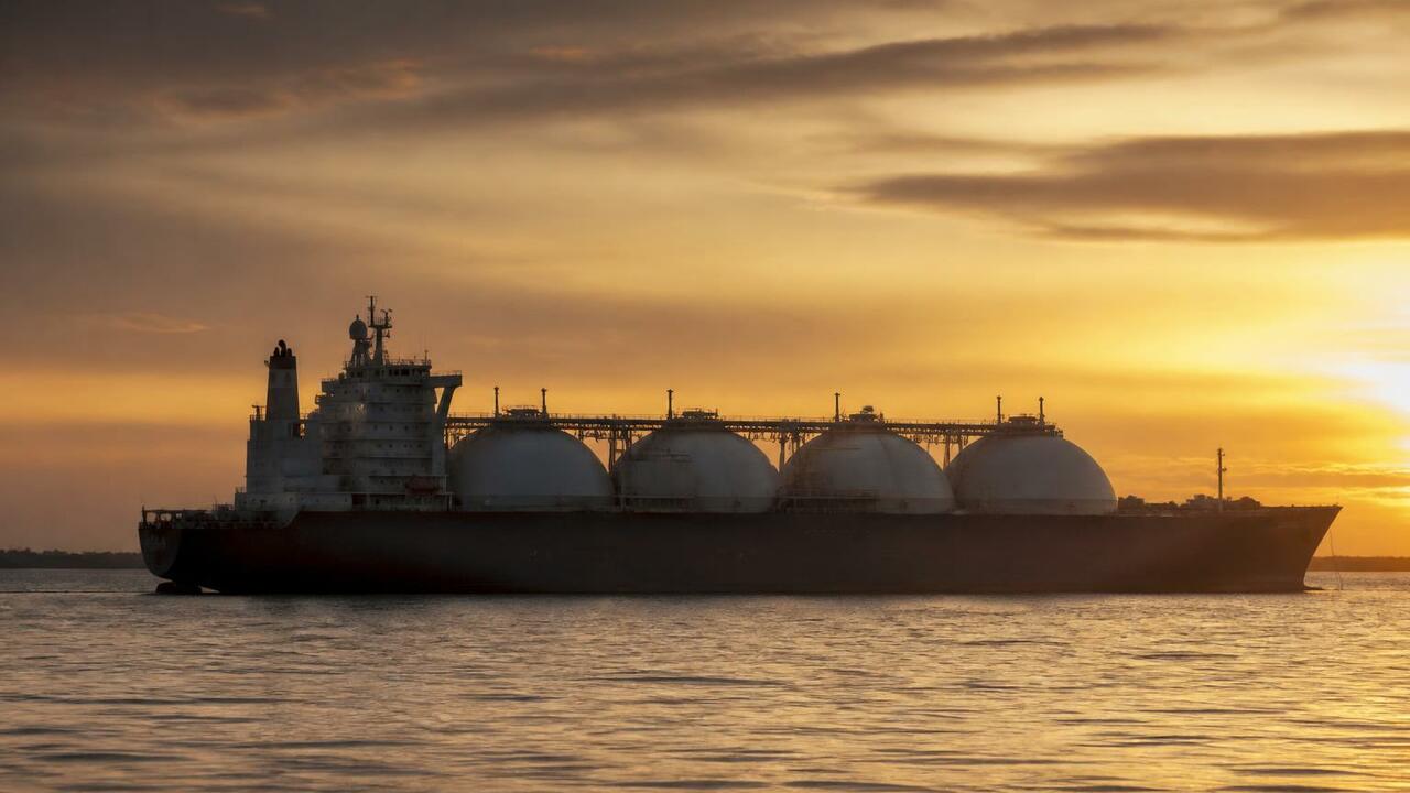 Танкер-газовоз «Портовый» идёт в Мурманск Танкер-газовоз «Портовый» идёт в Мурманск с Бал...