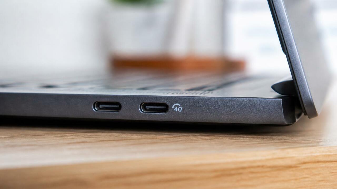 Я долго не обращал внимания на значки возле USB...