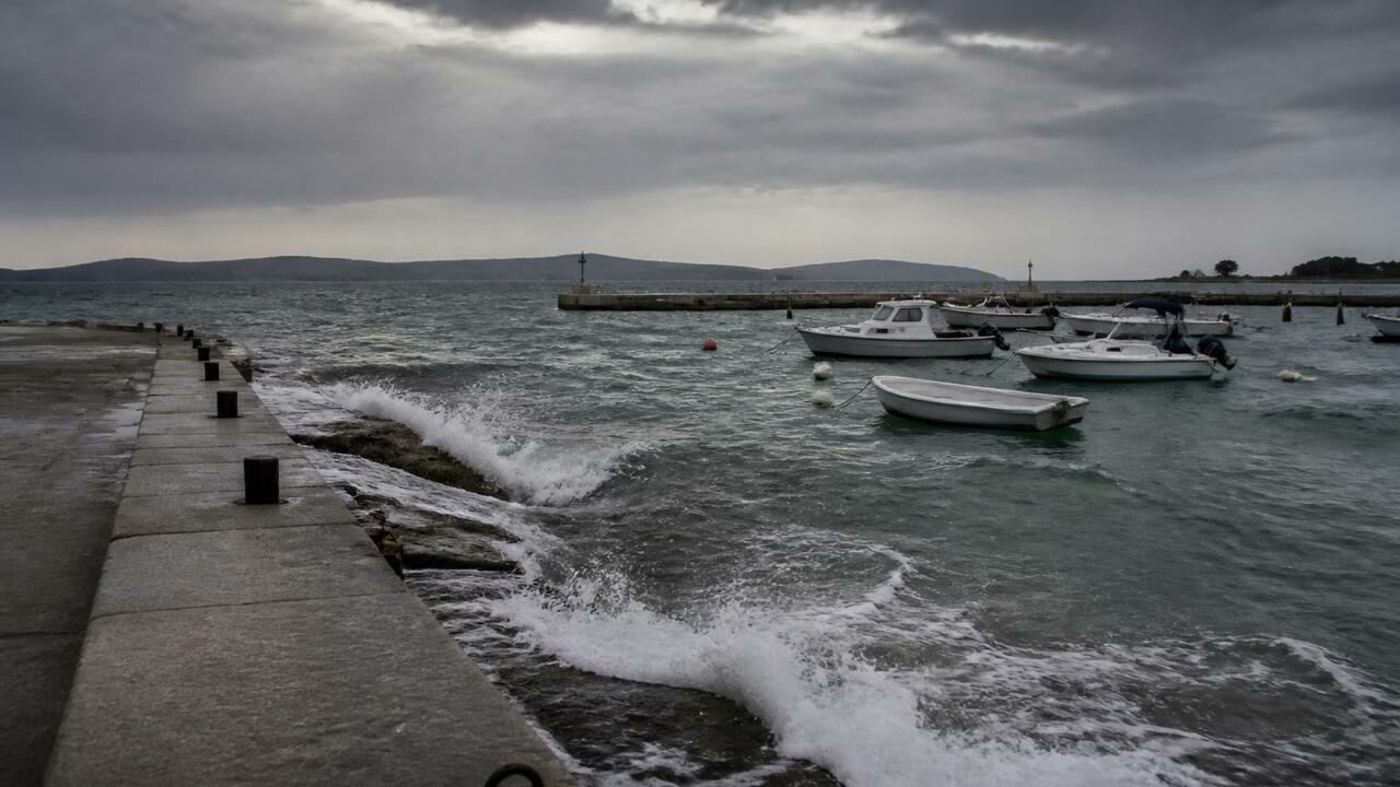 В Мурманской области ограничат выход судов в море из-за непогоды В Мурманской области из-за непогоды ограничат в...