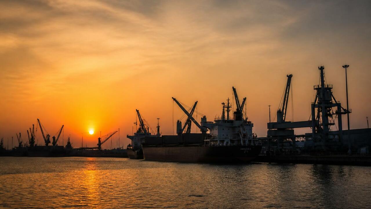 Грузооборот Мурманского порта «Портового Альянса» снизился на 12% Грузооборот Мурманского порта снизился на 12% з...
