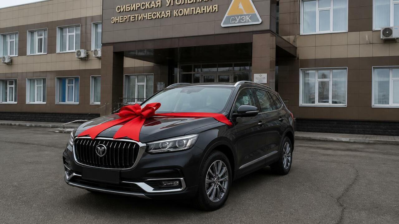 Лучший горняк Мурманской области получил в подарок автомобиль Водитель Восточного рудника Александр Синельник...