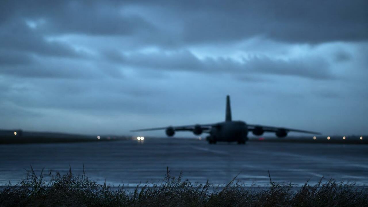 Самолет ВВС США подал сигнал бедствия над Канадой Военно-транспортный самолет ВВС США подал сигна...