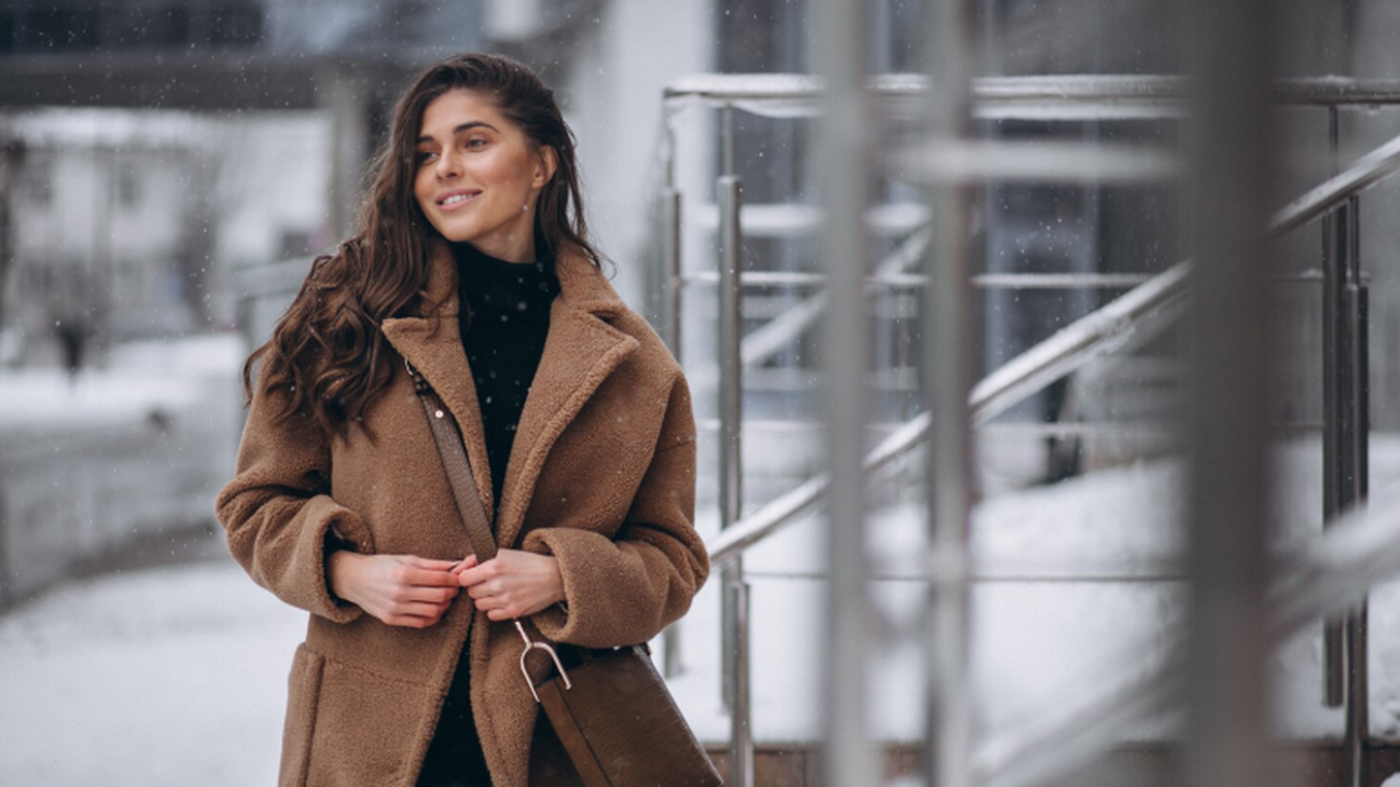 Пальто остаётся незаменимым элементом гардероба...