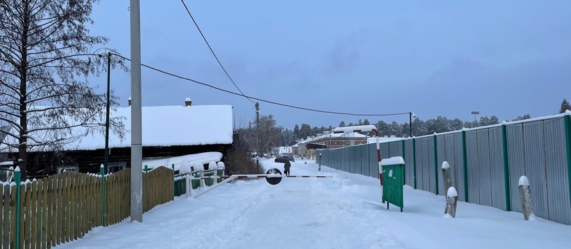 В Мурманске из-за сильного снегопада встали фуры
