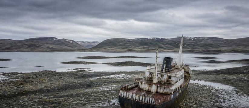 Сухогруз у Мурманского берега развернуло штормом: свежие фото Свежие фото сухогруза «Александр Гусев», потерп...