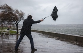 В Мурманске объявлено штормовое предупреждение ...