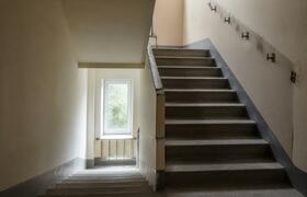 В мурманской многоэтажке демонтировали перила: ...