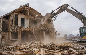 В Мурманске снесли 90-летнюю «деревяшку» на Сомова