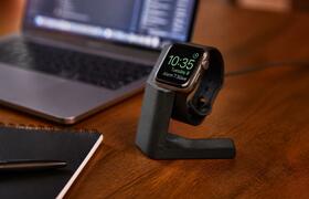 Старые Apple Watch превращают в настольные часы...