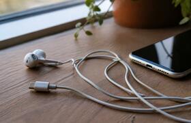 Самые дешёвые наушники для Apple Music Lossless...