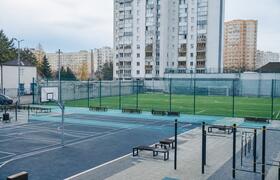 Умная спортплощадка появилась у мурманского лицея