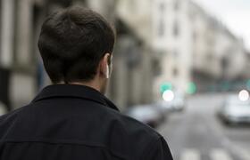 AirPods опаснее проводных наушников: неожиданны...
