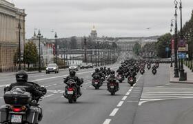 Мурманск попрощался с мотосезоном: 300 байкеров...